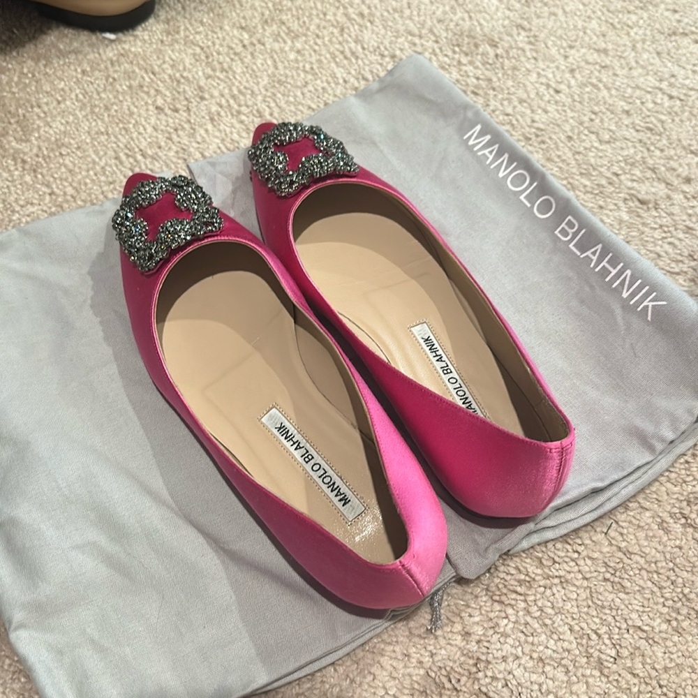 Manolo Blahnik 10MM Hangisi Satin Flats